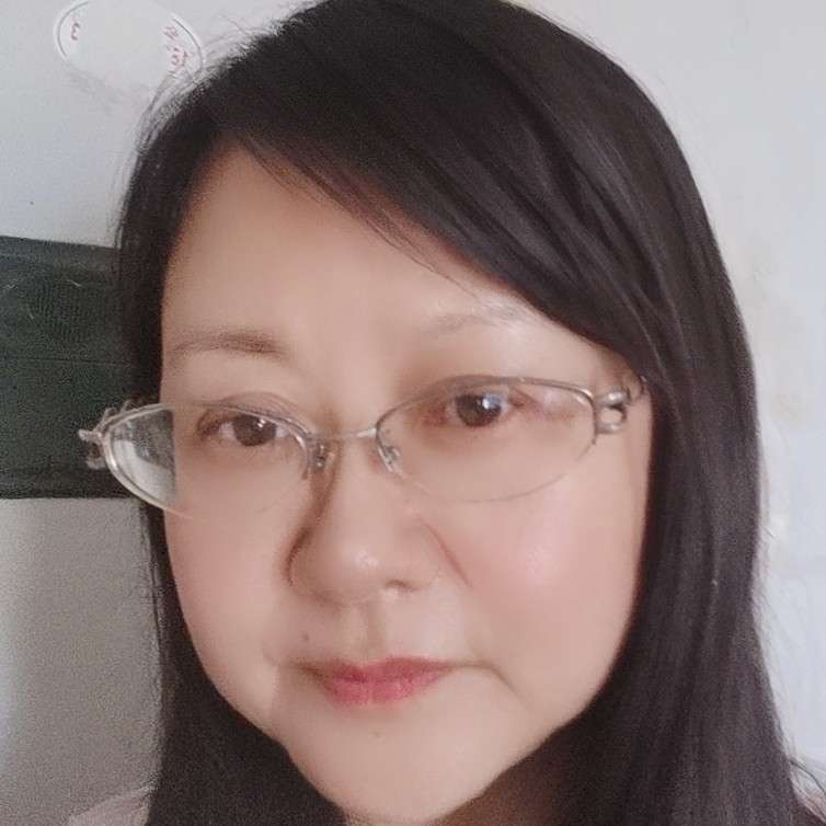 狂野等待绿草的照片