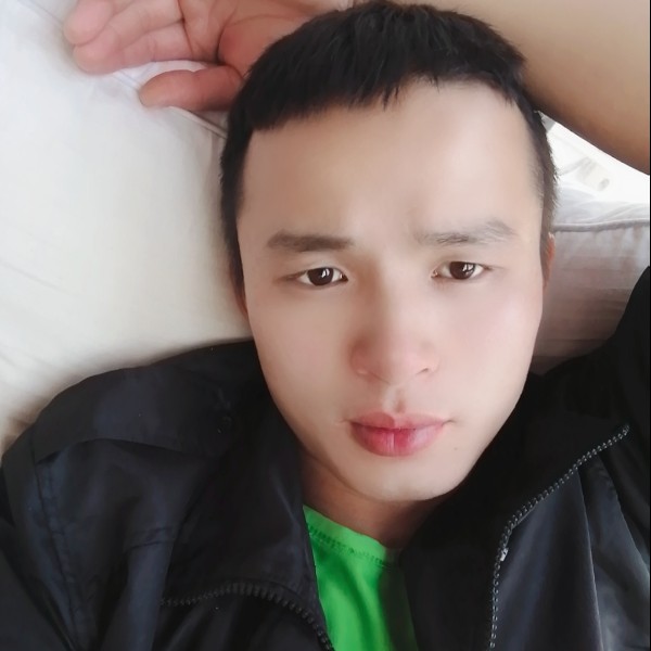 大白邂逅虚拟的照片