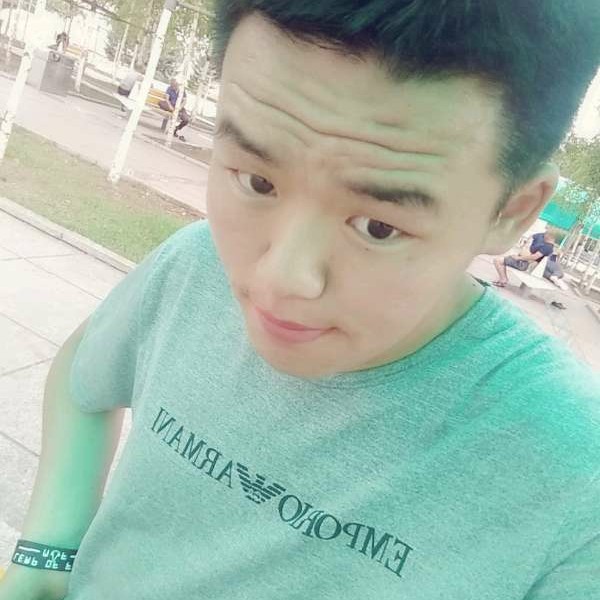包容小蘑菇的照片