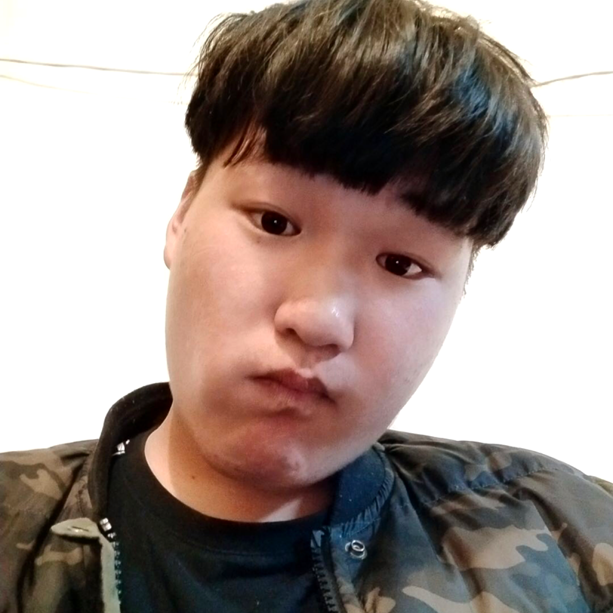 鞋垫浅吻爱听歌的照片