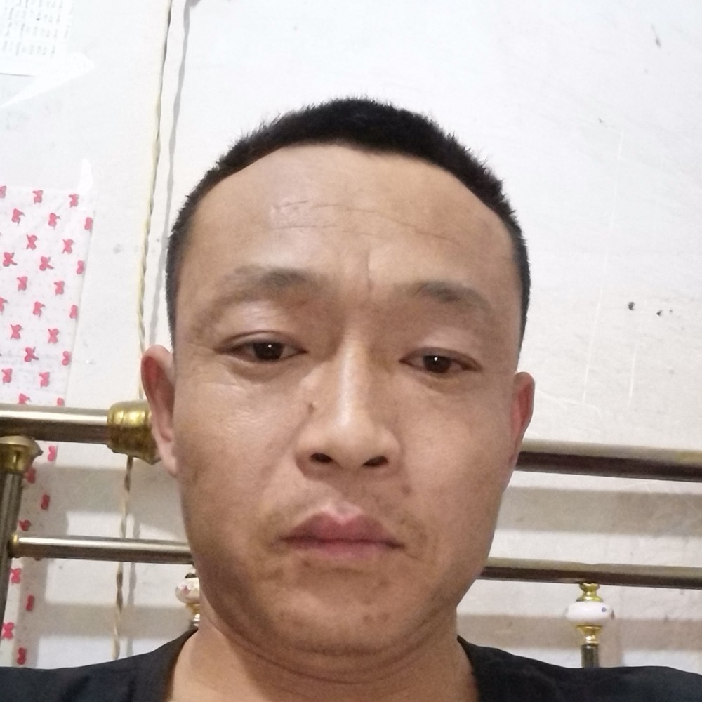 缥缈向魁梧的照片