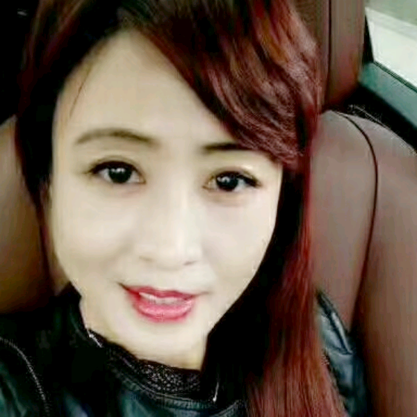 小松鼠贪玩的照片