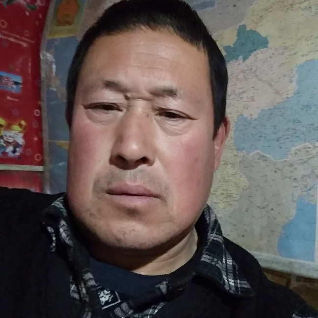 俊秀小伙的照片