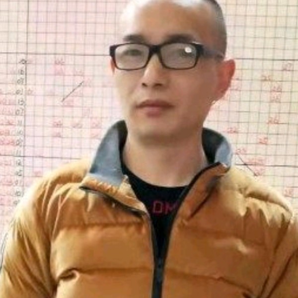 女王凝眸威武的照片