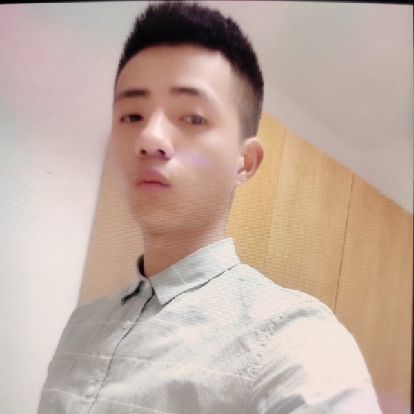 山上看风景的照片