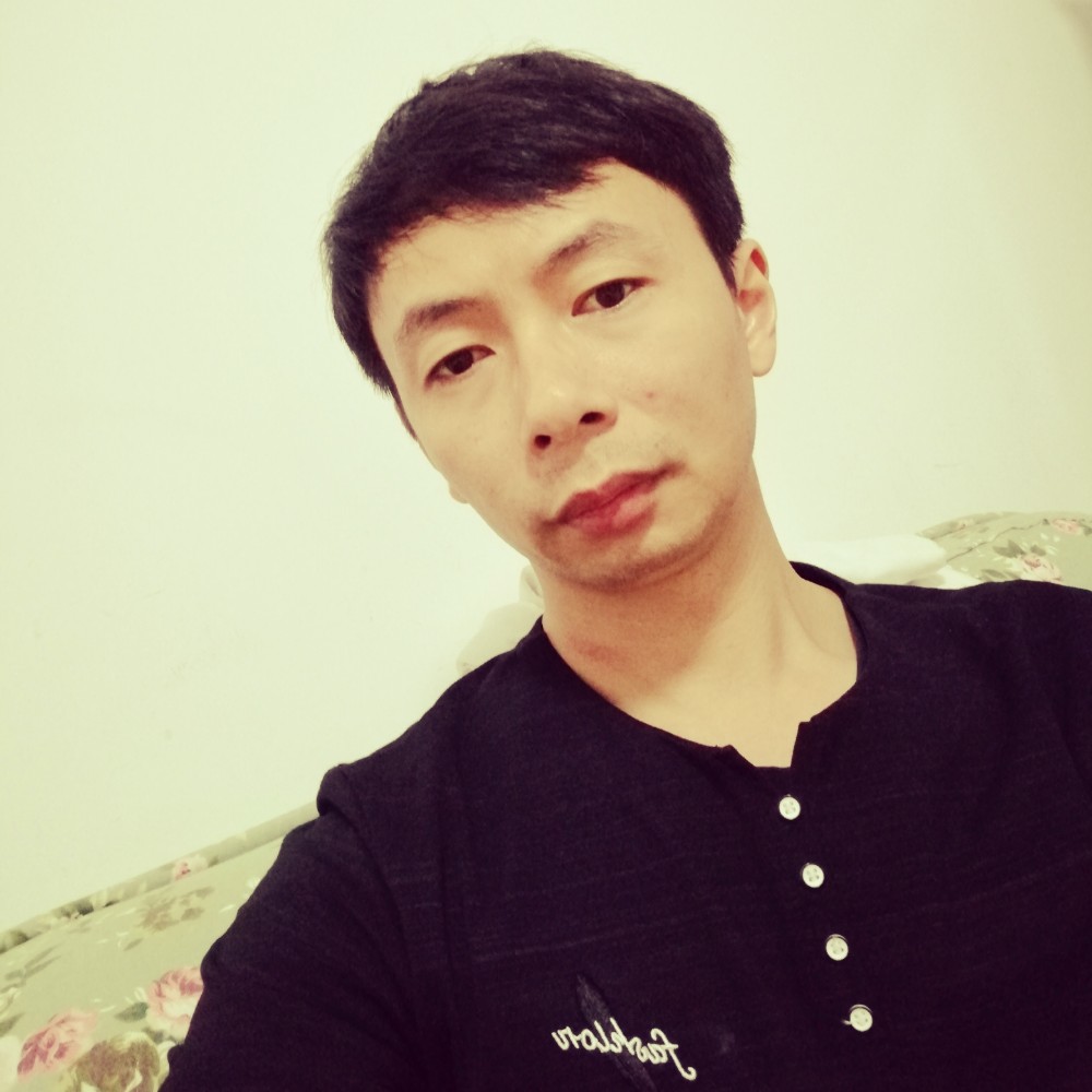碧蓝有板栗的照片