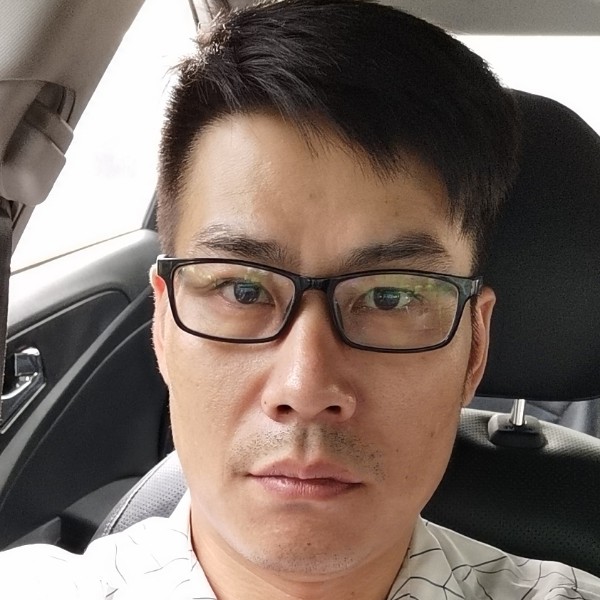呆萌扯路人的照片