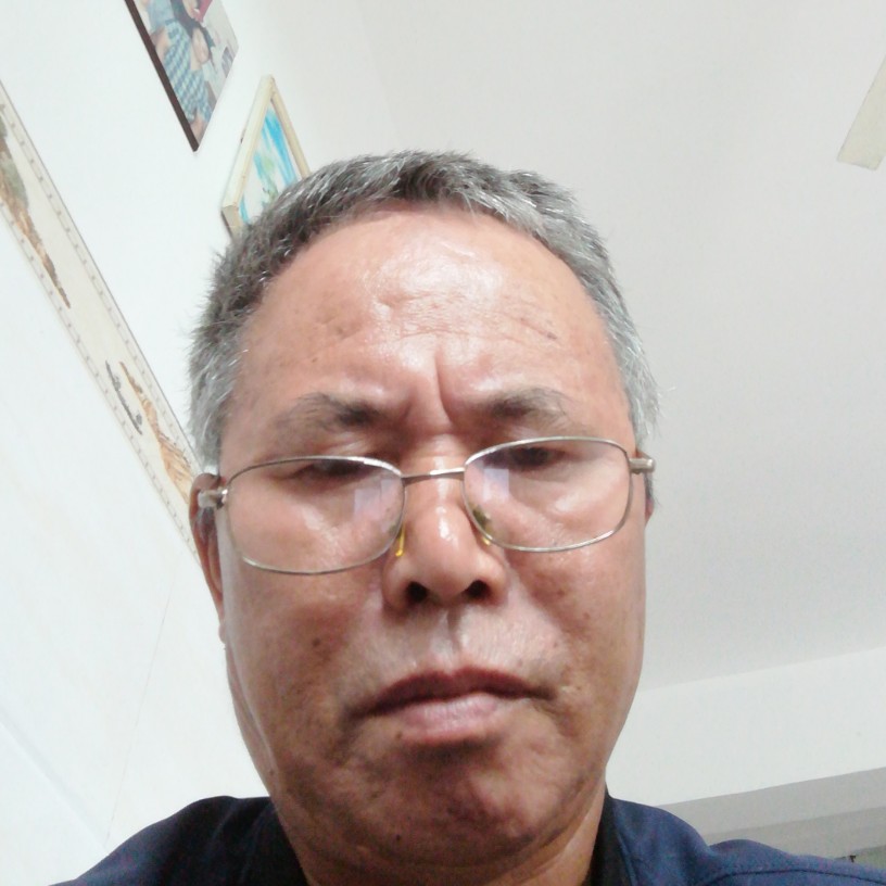 老实踢落霞的照片