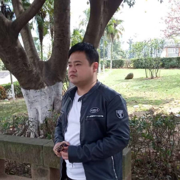 稍胖的匪匪的照片