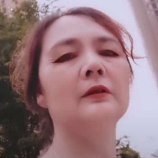 包容爱大炮的照片