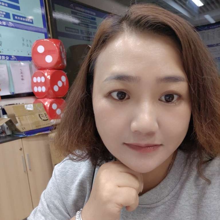 女主角青青的照片