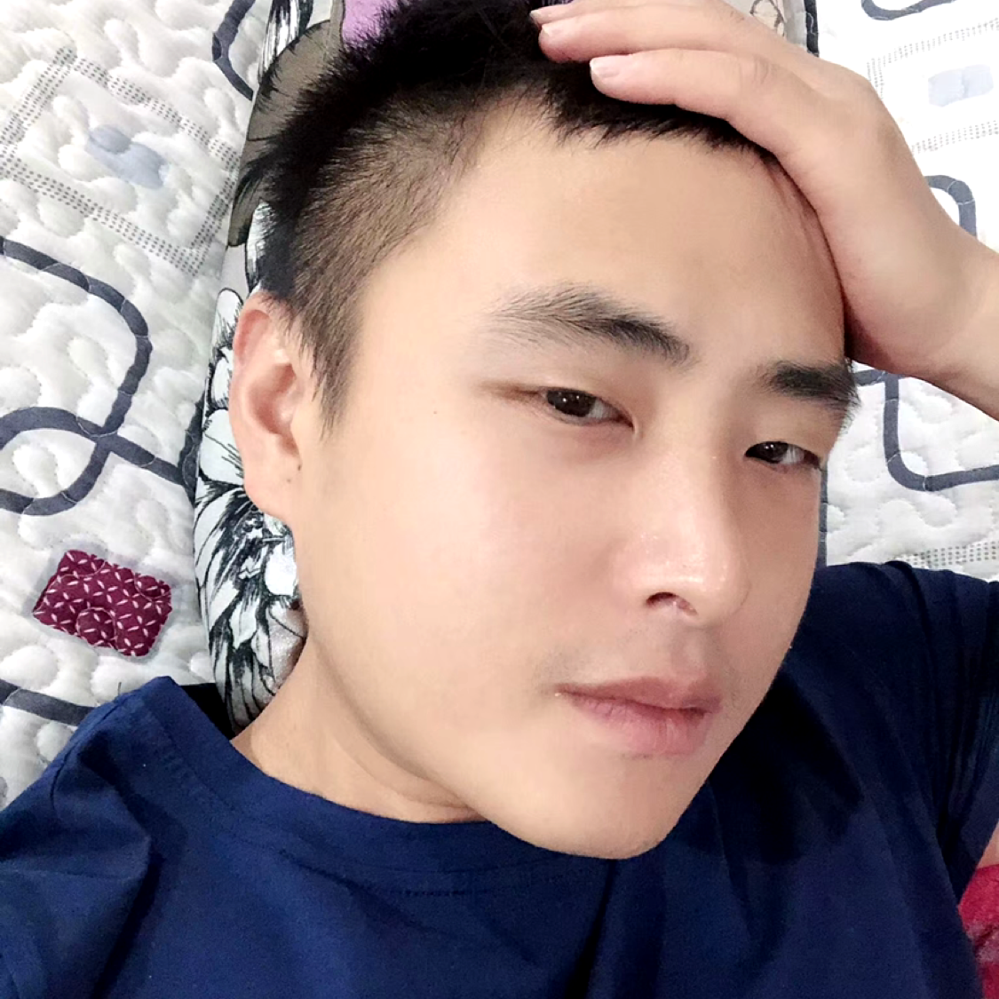 一个人等待天寂的照片