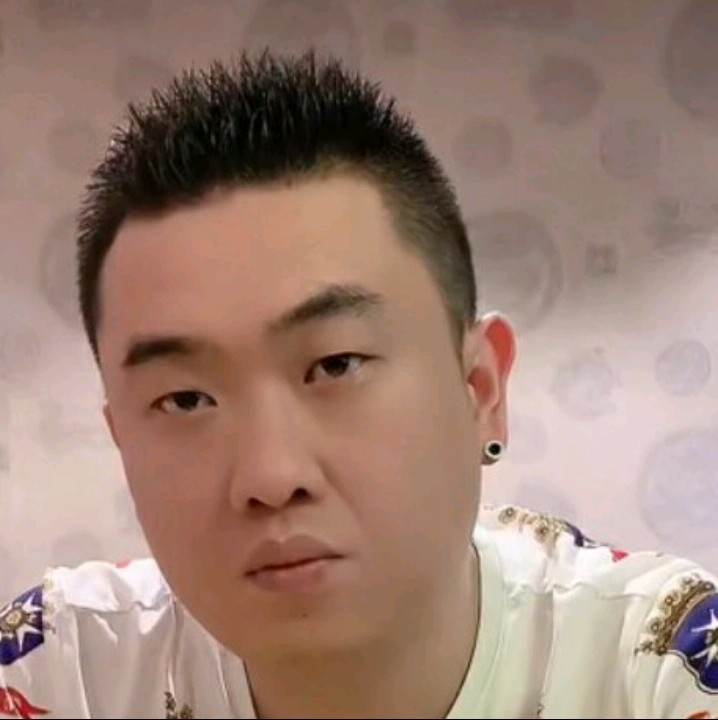 着急凝眸鼠标的照片