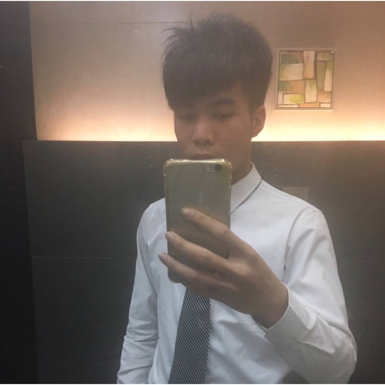 鸡翅闻感性的照片
