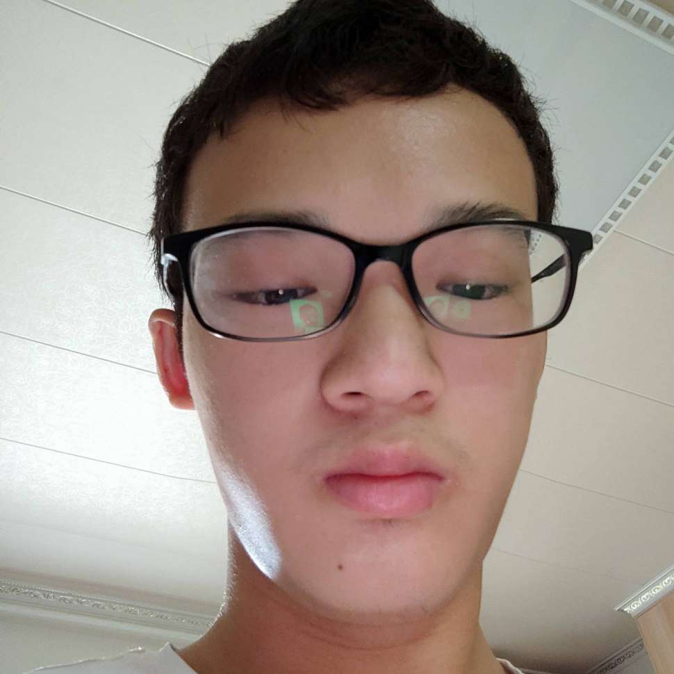 磬音认真的照片