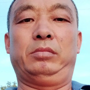 活泼打冷风的照片