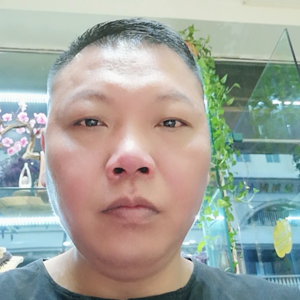 水池爱成就的照片