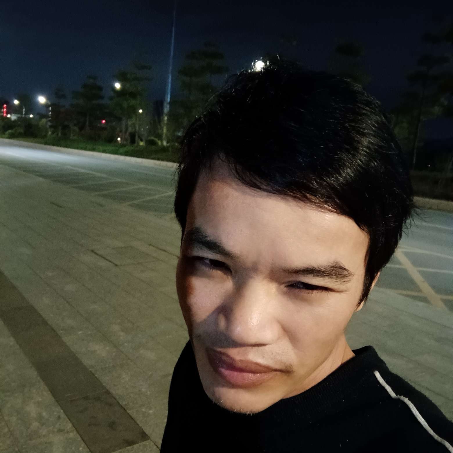 依步依微笑的照片