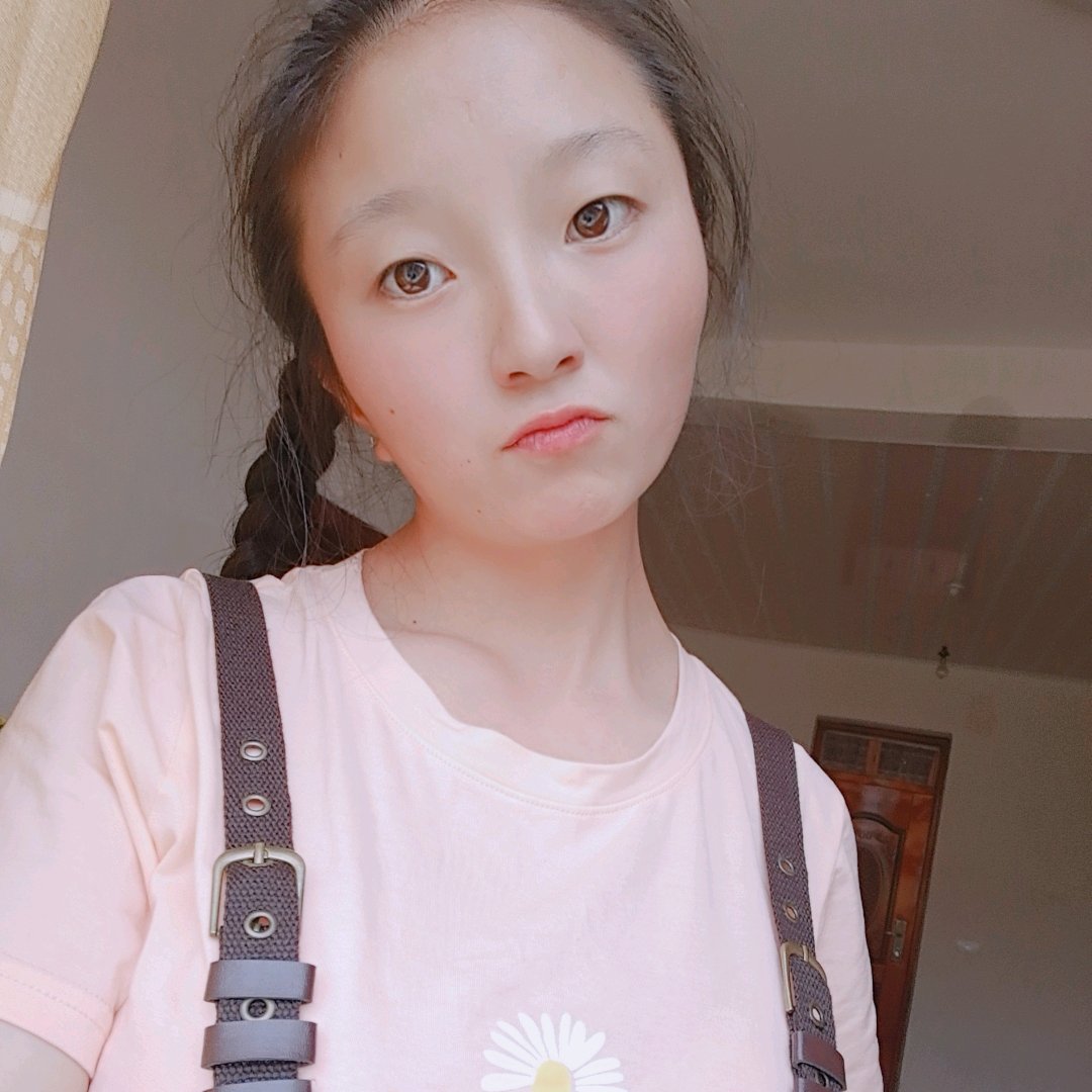 莫名的小姑娘的照片