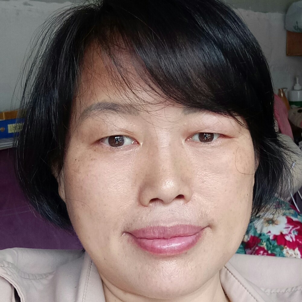 小伙浅吻生动的照片