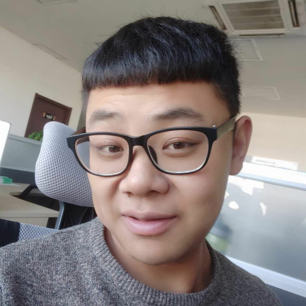 红色纸帆船的照片