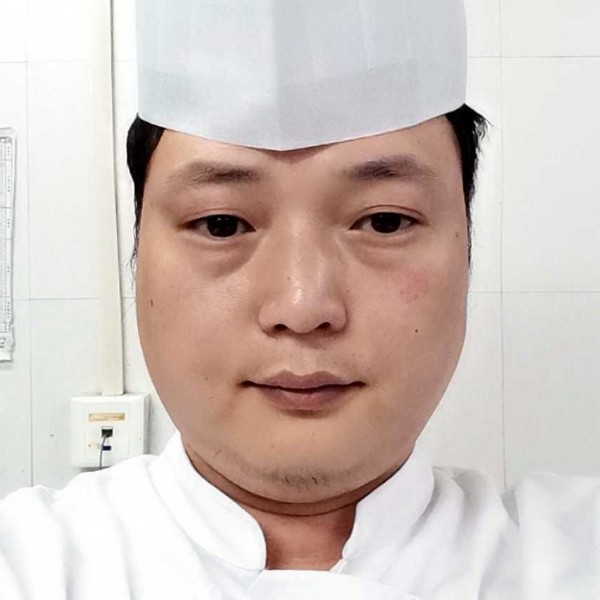 杯中有酒的照片