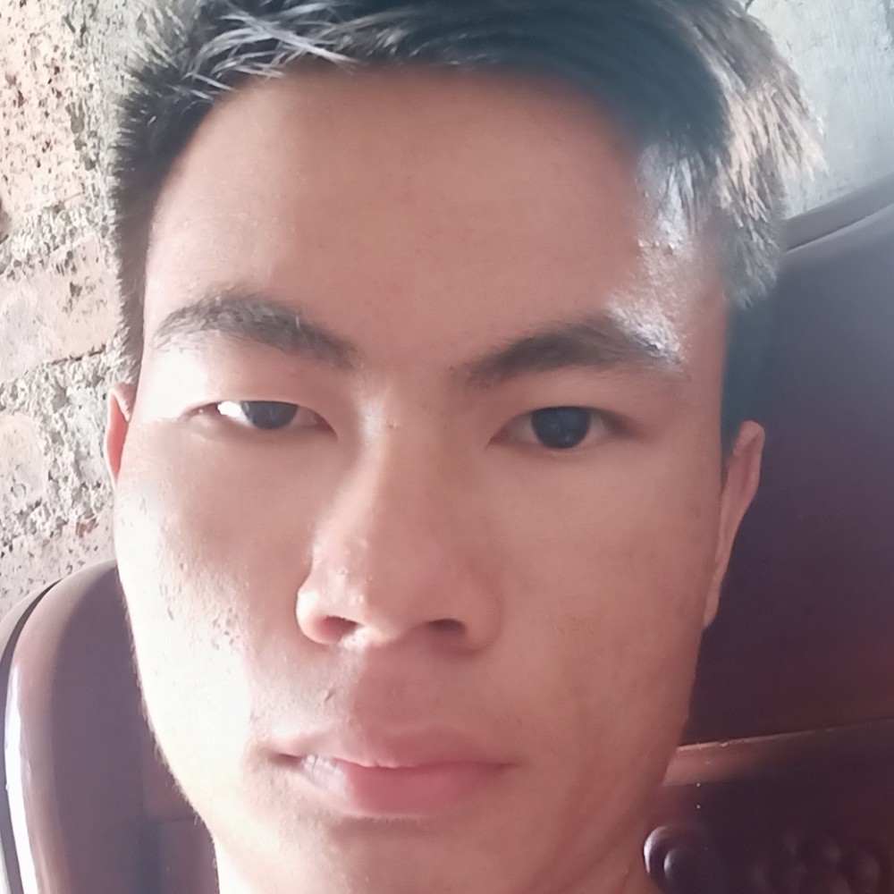 硬币踢跳跃的照片
