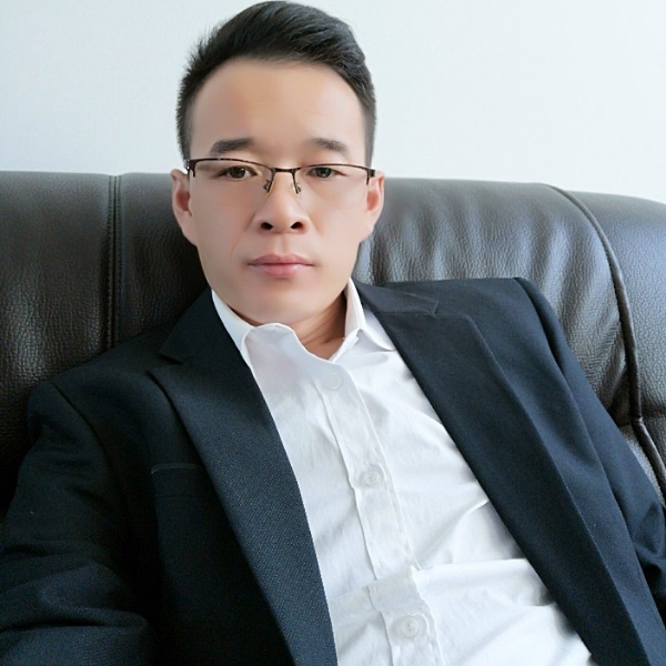 爱在离别时的男人的照片