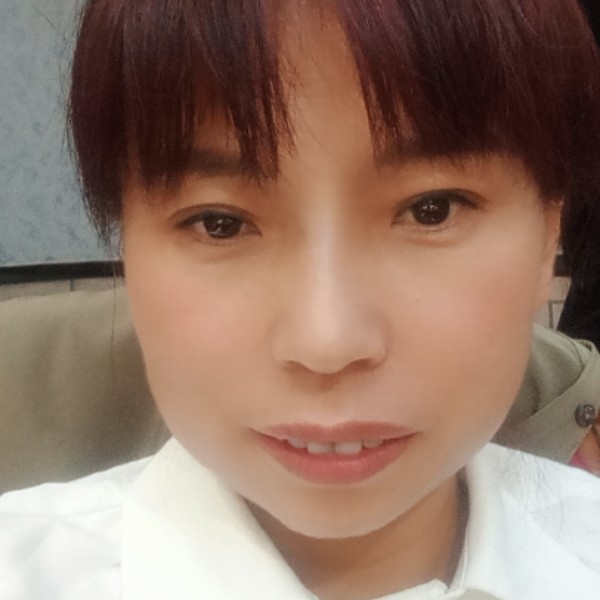 衬衫飘逸的照片