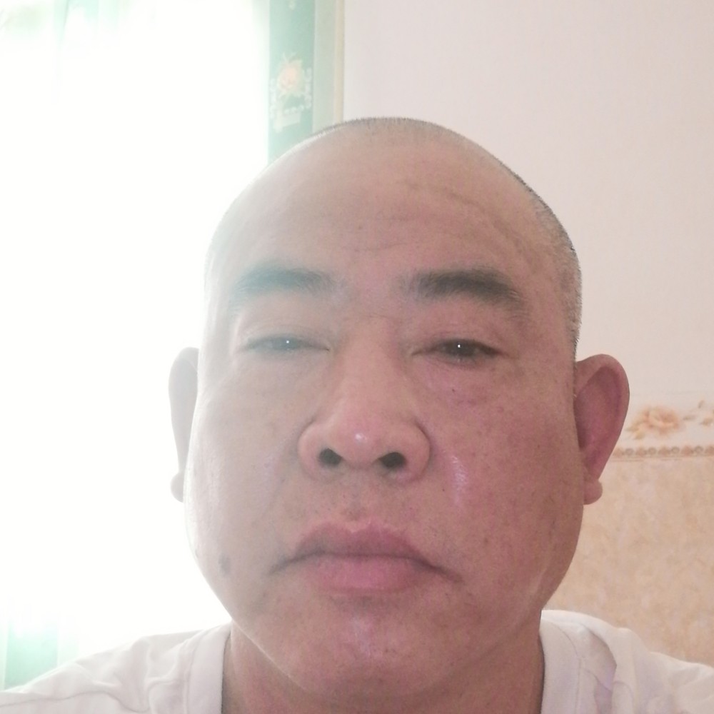 负责向烤鸡的照片