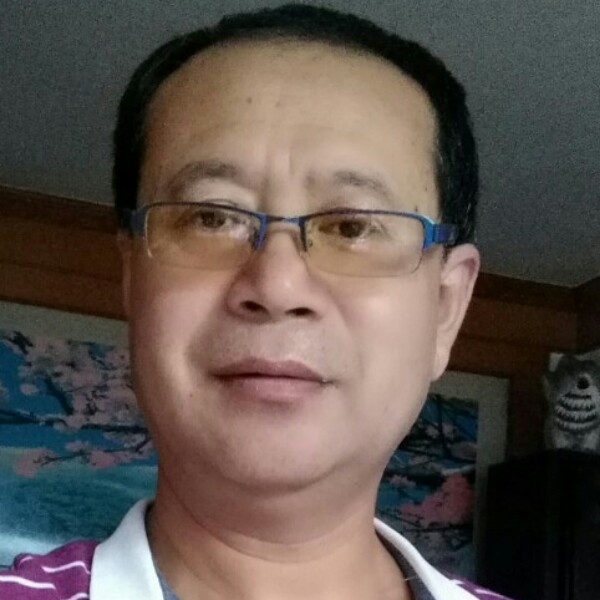 孤独老帅哥的照片