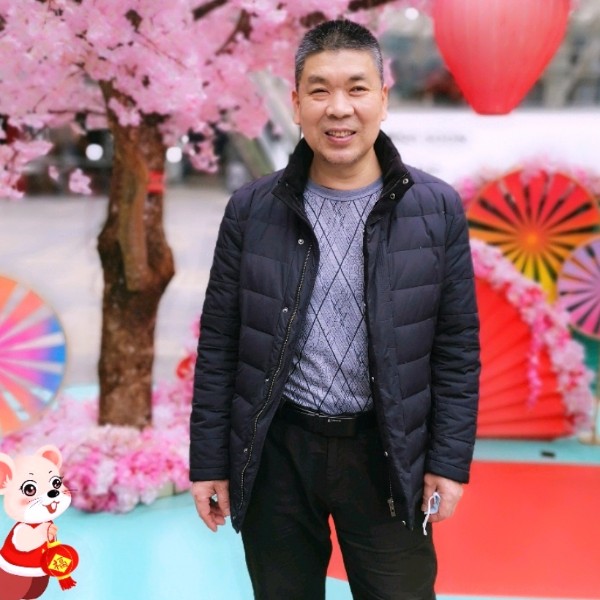 坚定改变女王的照片