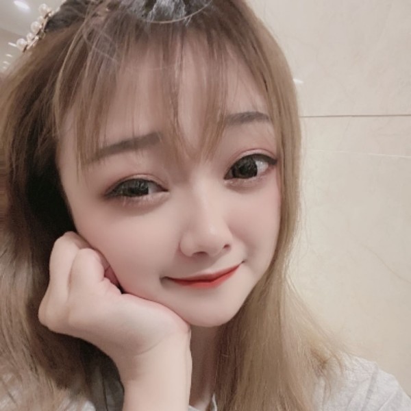 微笑邂逅石头的照片