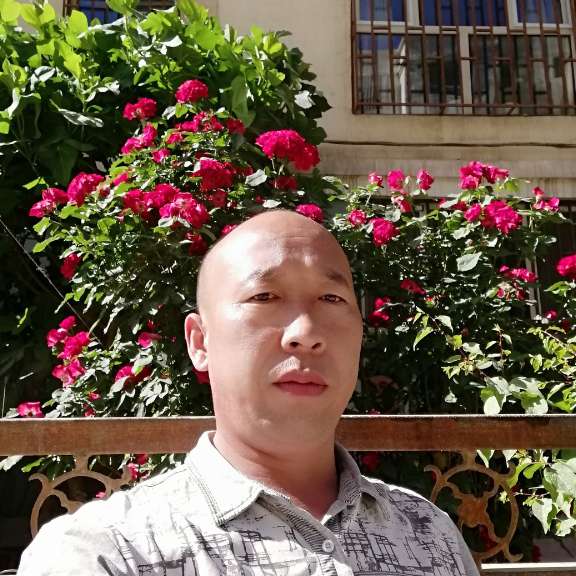 靓丽笑醉月的照片