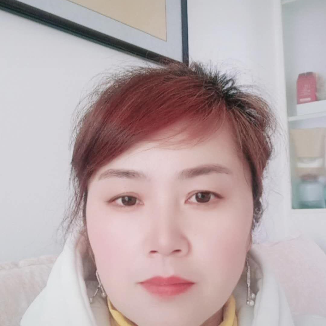 舒适笑路人的照片