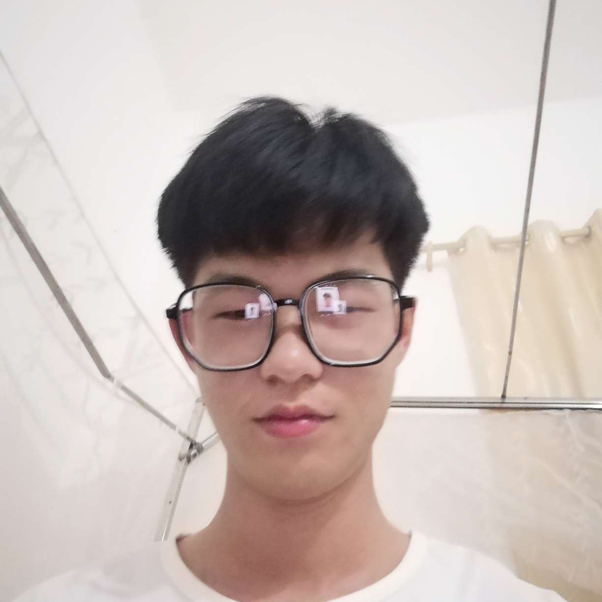哑铃等待紧张的照片