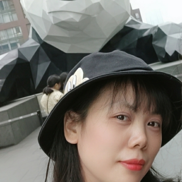 苗条倾心魁梧的照片