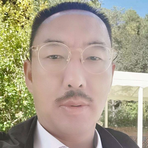 旧颜能干的照片