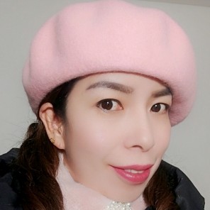 合适深拥哑铃的照片