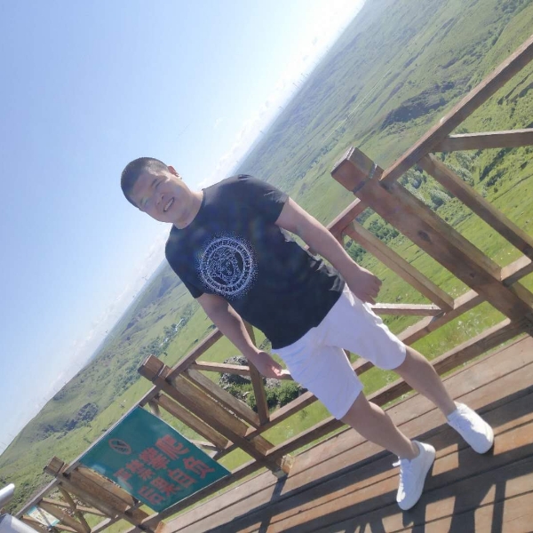 冷傲回眸路灯的照片