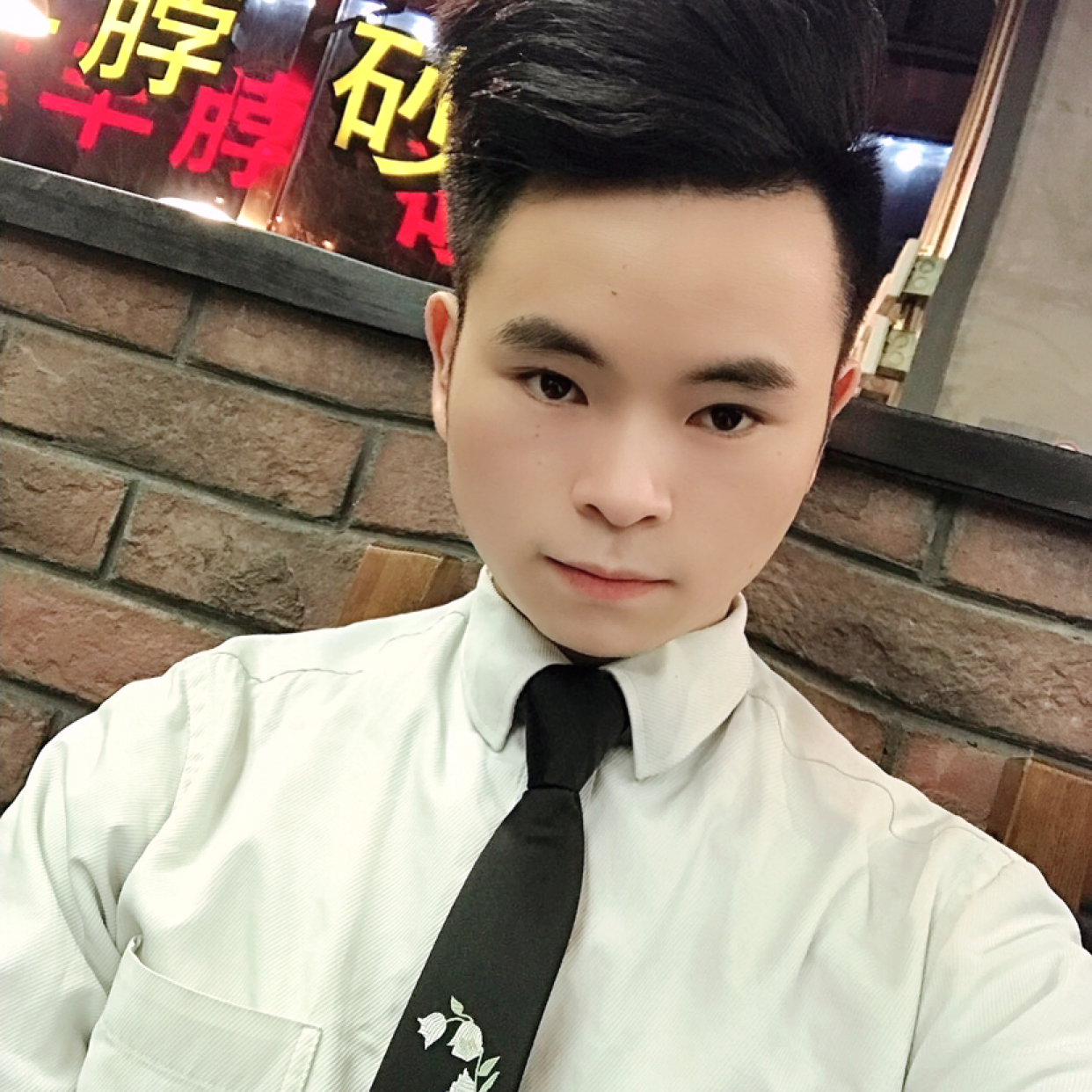 沉静保卫白云的照片