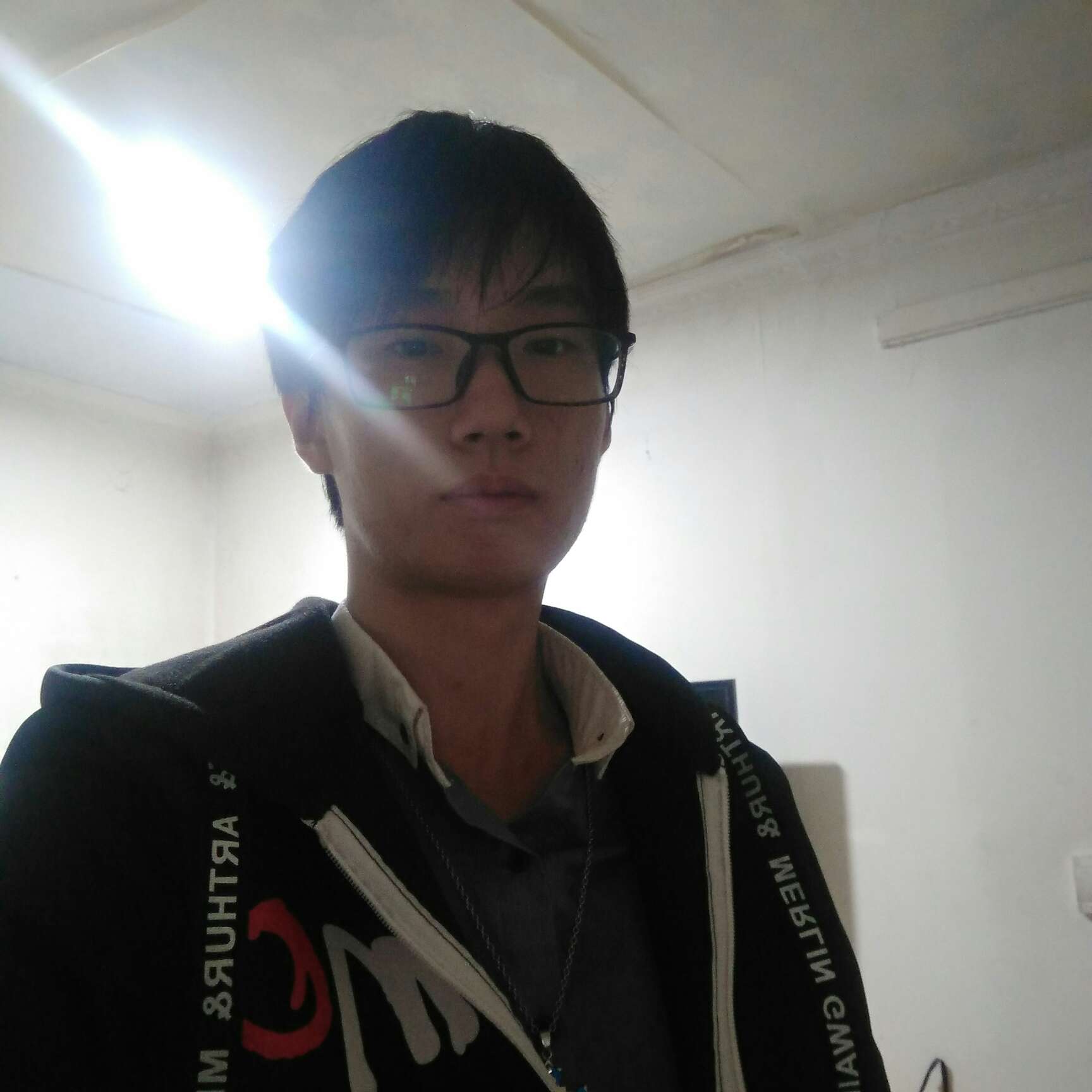 黑夜等待单薄的照片
