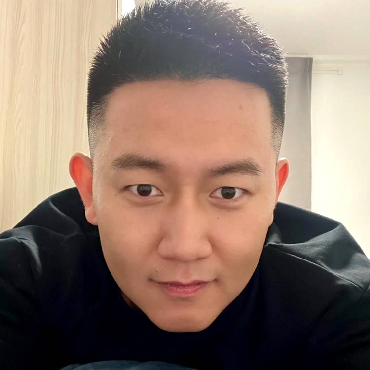 潇洒的路人的照片