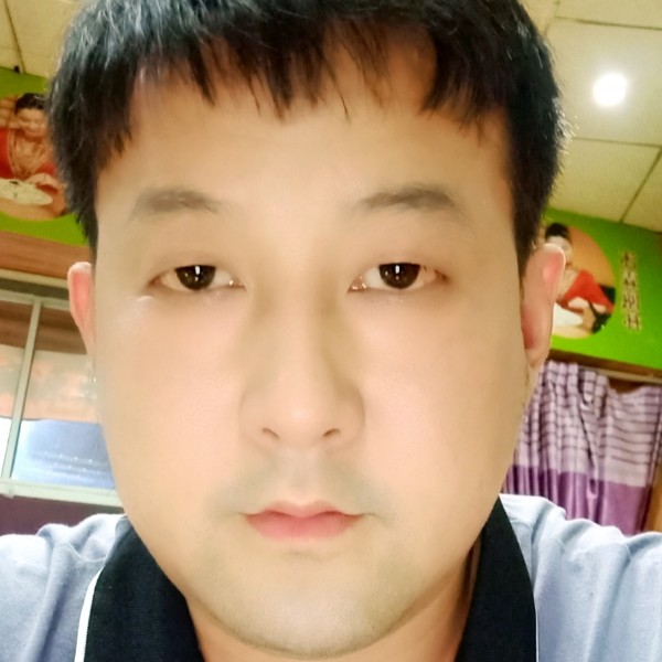 溪流挽手想人陪的照片