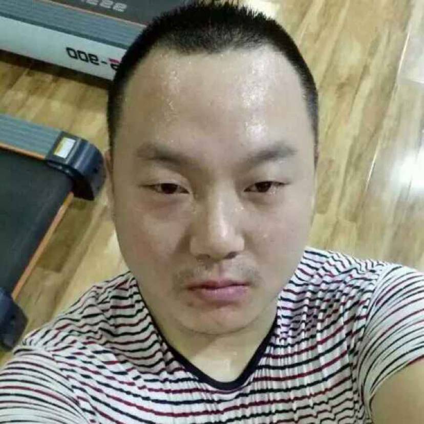 路灯倾心落寂的照片