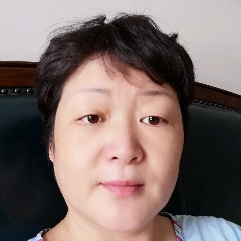 原野上青草的照片