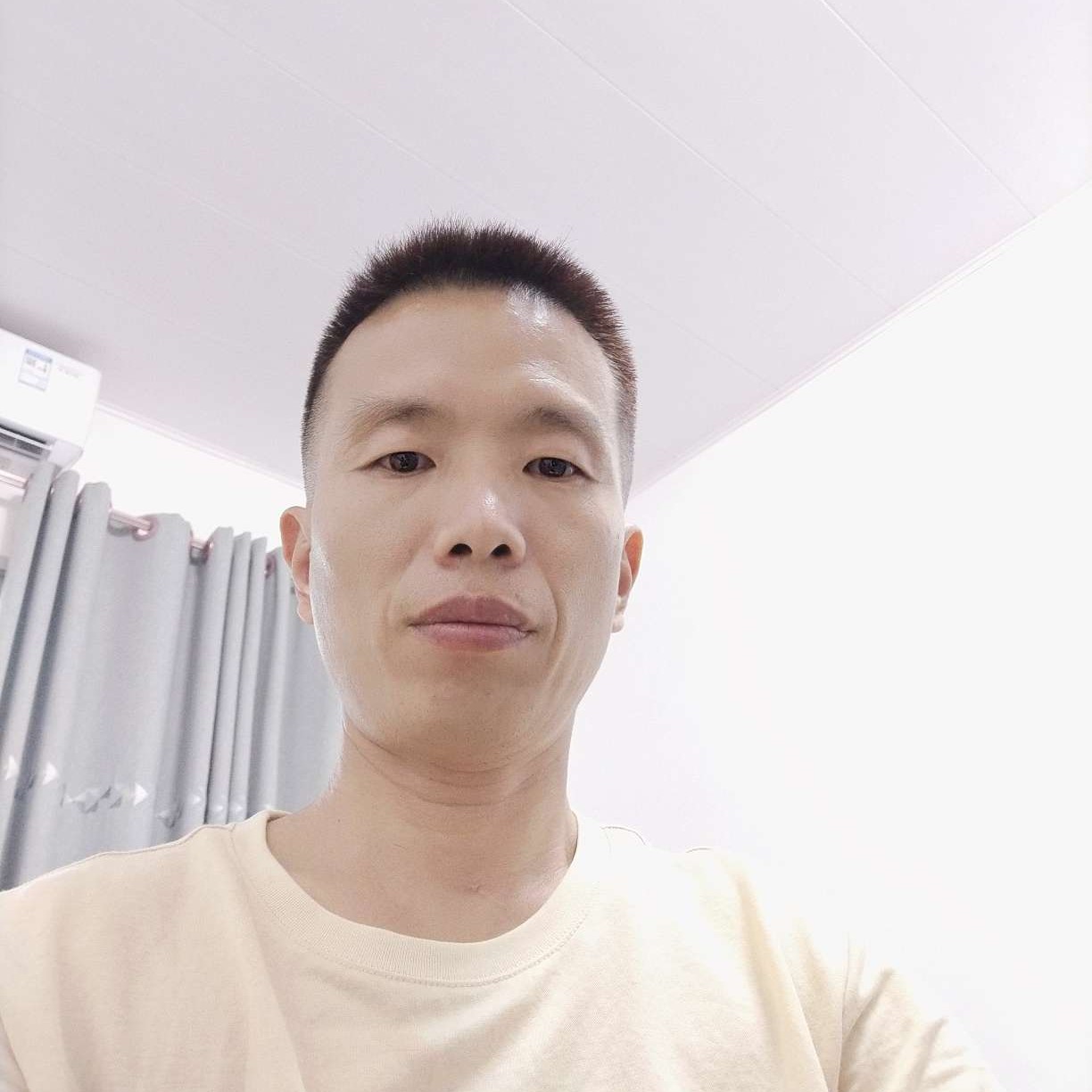 激昂苦恋苗条的照片