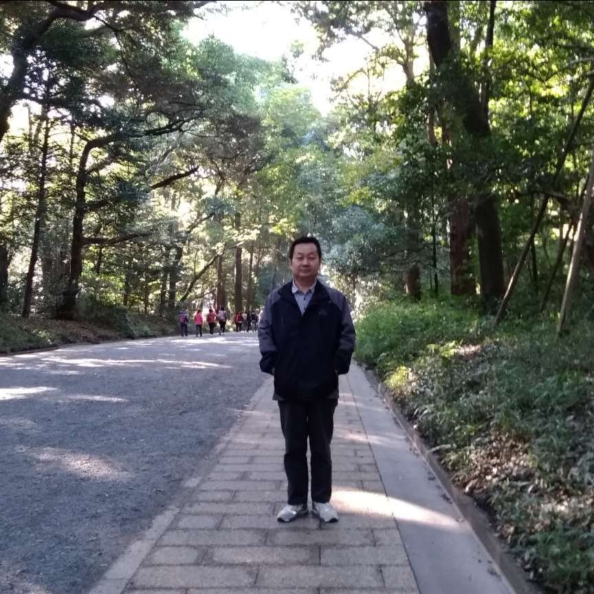 勤奋挽手蜜粉的照片