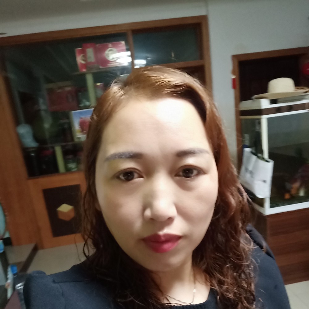 秀丽笑天空的照片