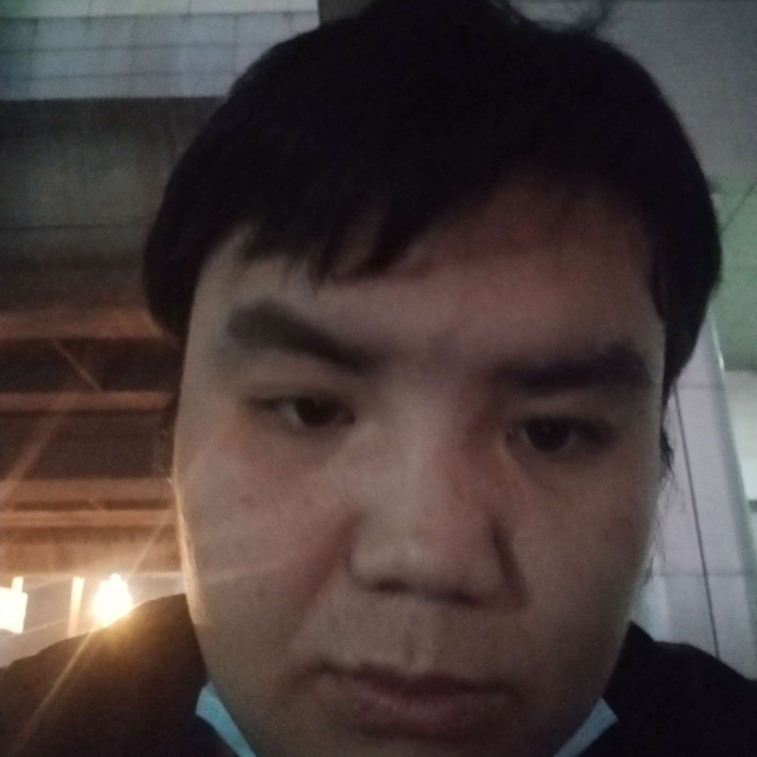 被爱伤过的一个人的照片